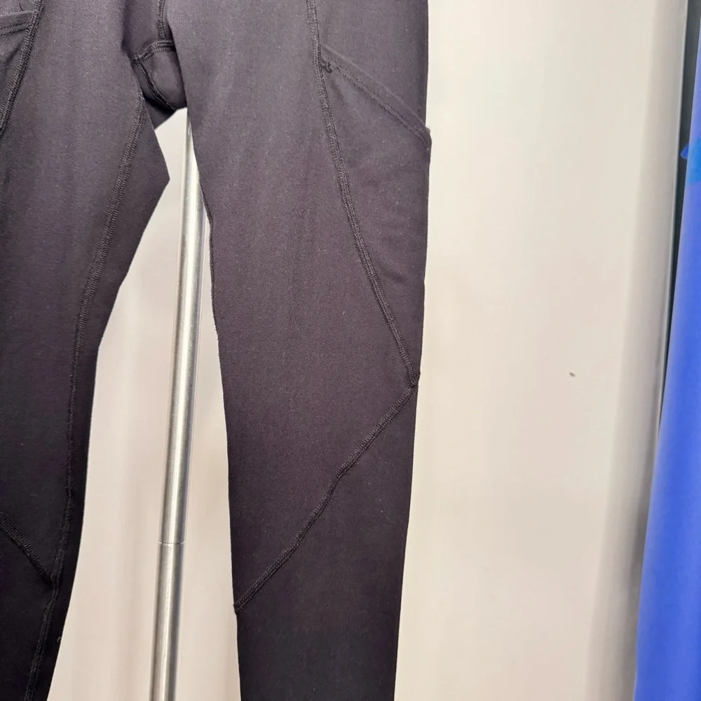 Beyond Yoga Black Leggings Criss Cross Pockets Cross Seams Detail Size Small - Picture 4 of 13